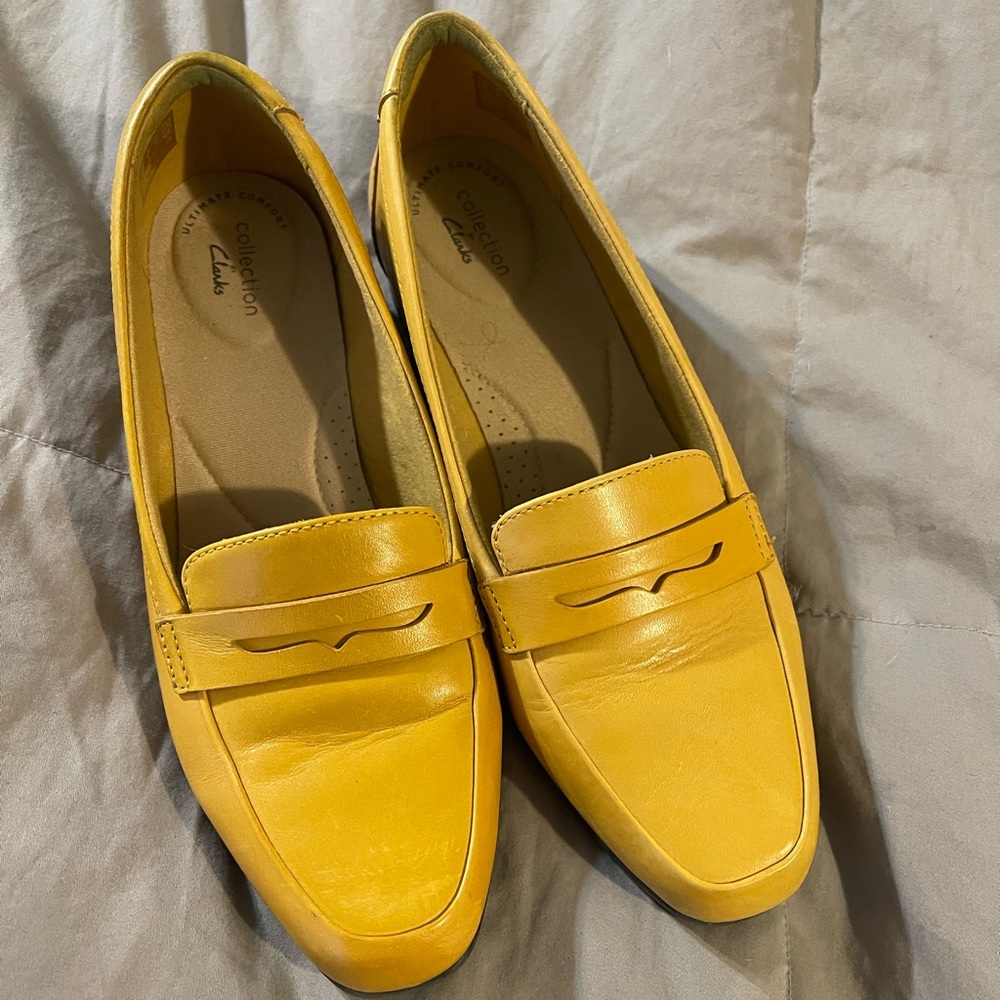 Clarks leather mustard yellow loafers